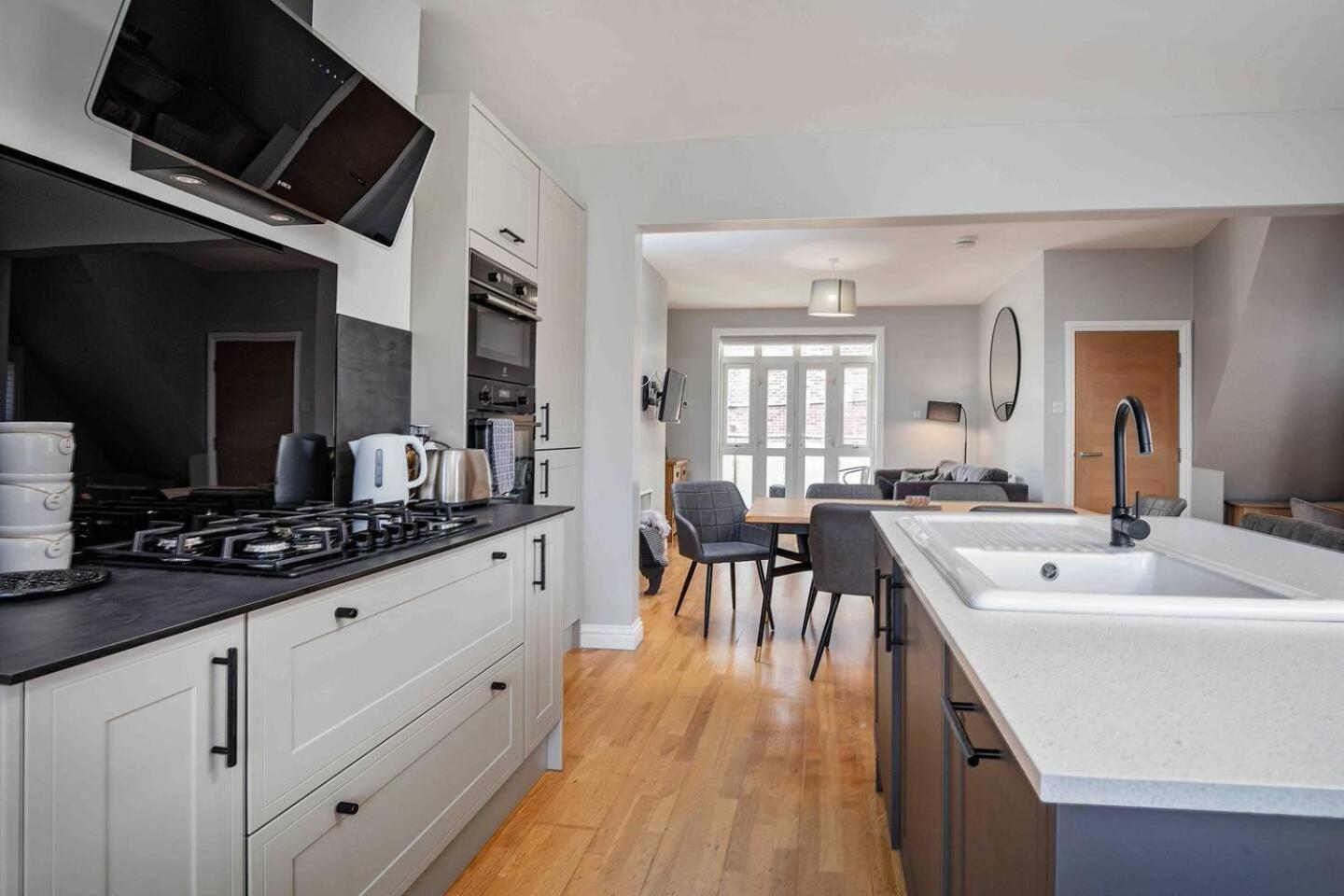 Stylish & Spacious 3 Bed Apartment With Parking Sheffield Extérieur photo