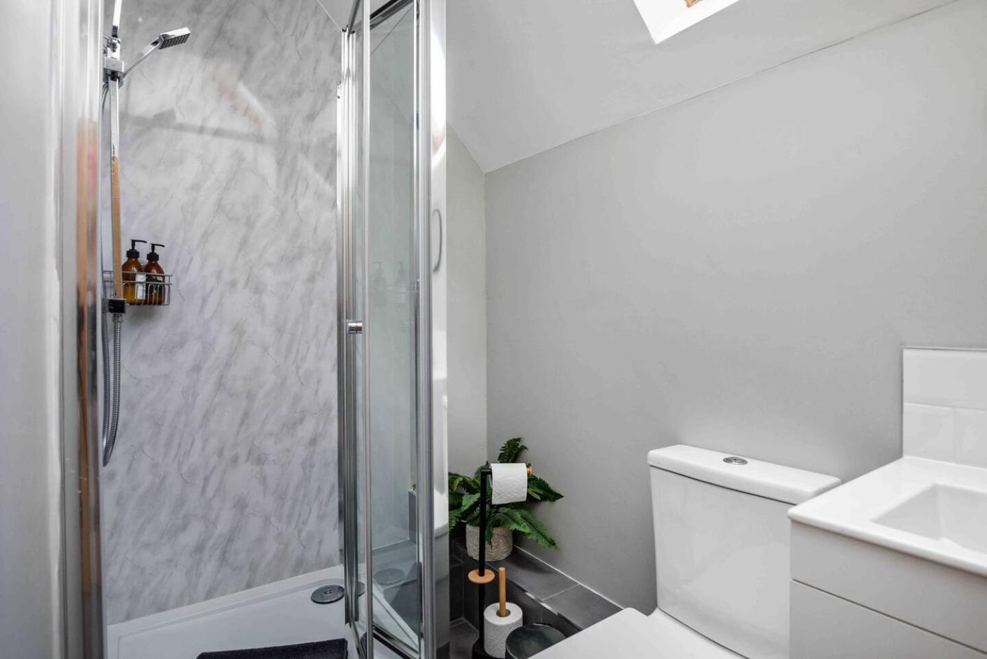 Stylish & Spacious 3 Bed Apartment With Parking Sheffield Extérieur photo